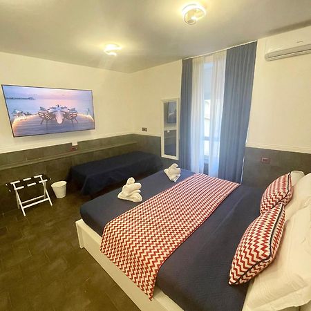 Отель Yacht Club Angioino Неаполь Экстерьер фото