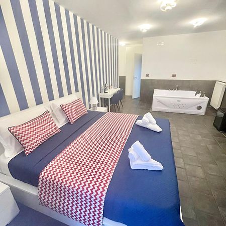 Отель Yacht Club Angioino Неаполь Экстерьер фото