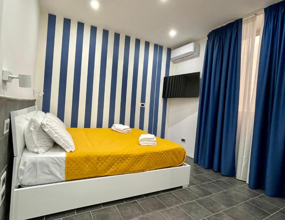 Отель Yacht Club Angioino Неаполь Экстерьер фото
