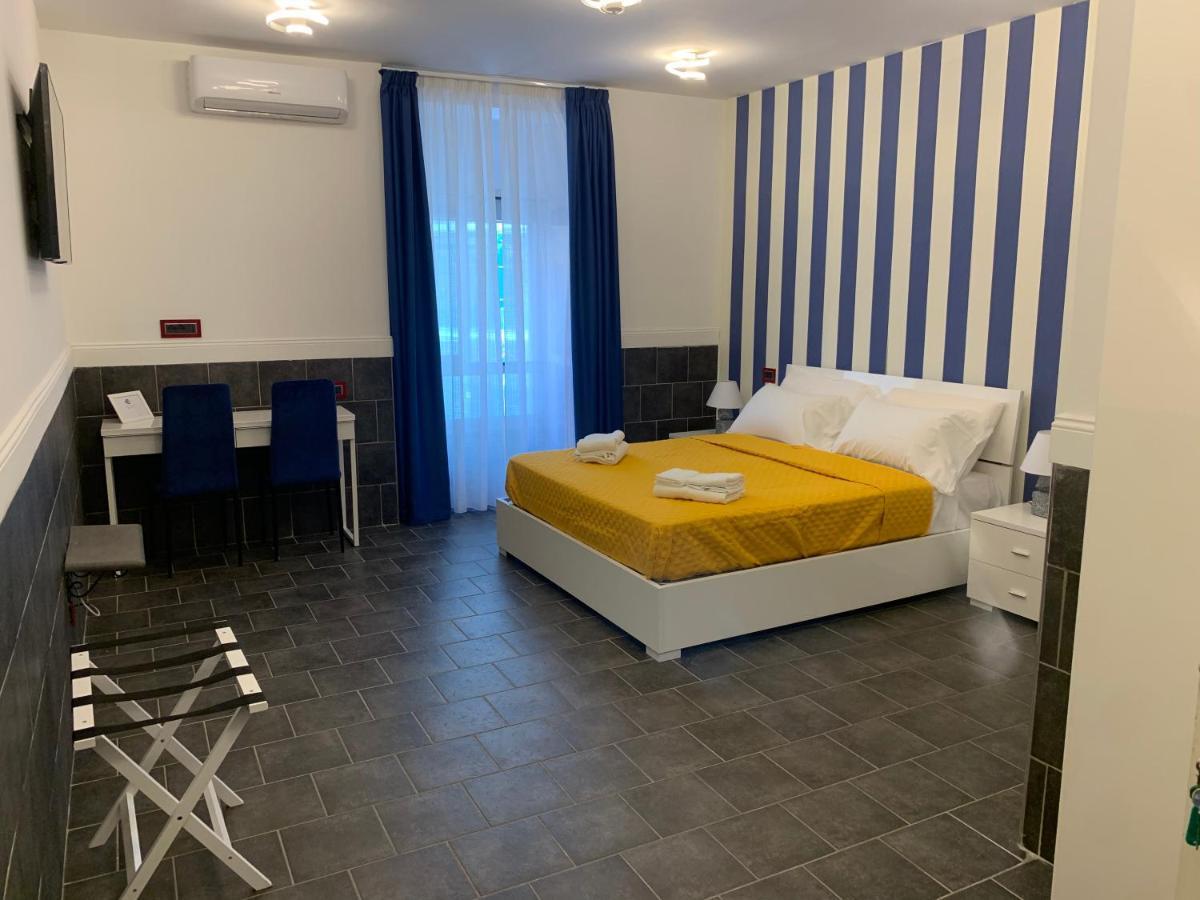Отель Yacht Club Angioino Неаполь Экстерьер фото