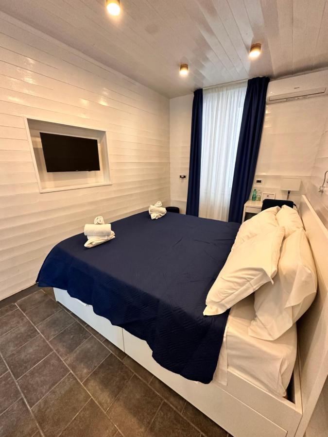 Отель Yacht Club Angioino Неаполь Экстерьер фото